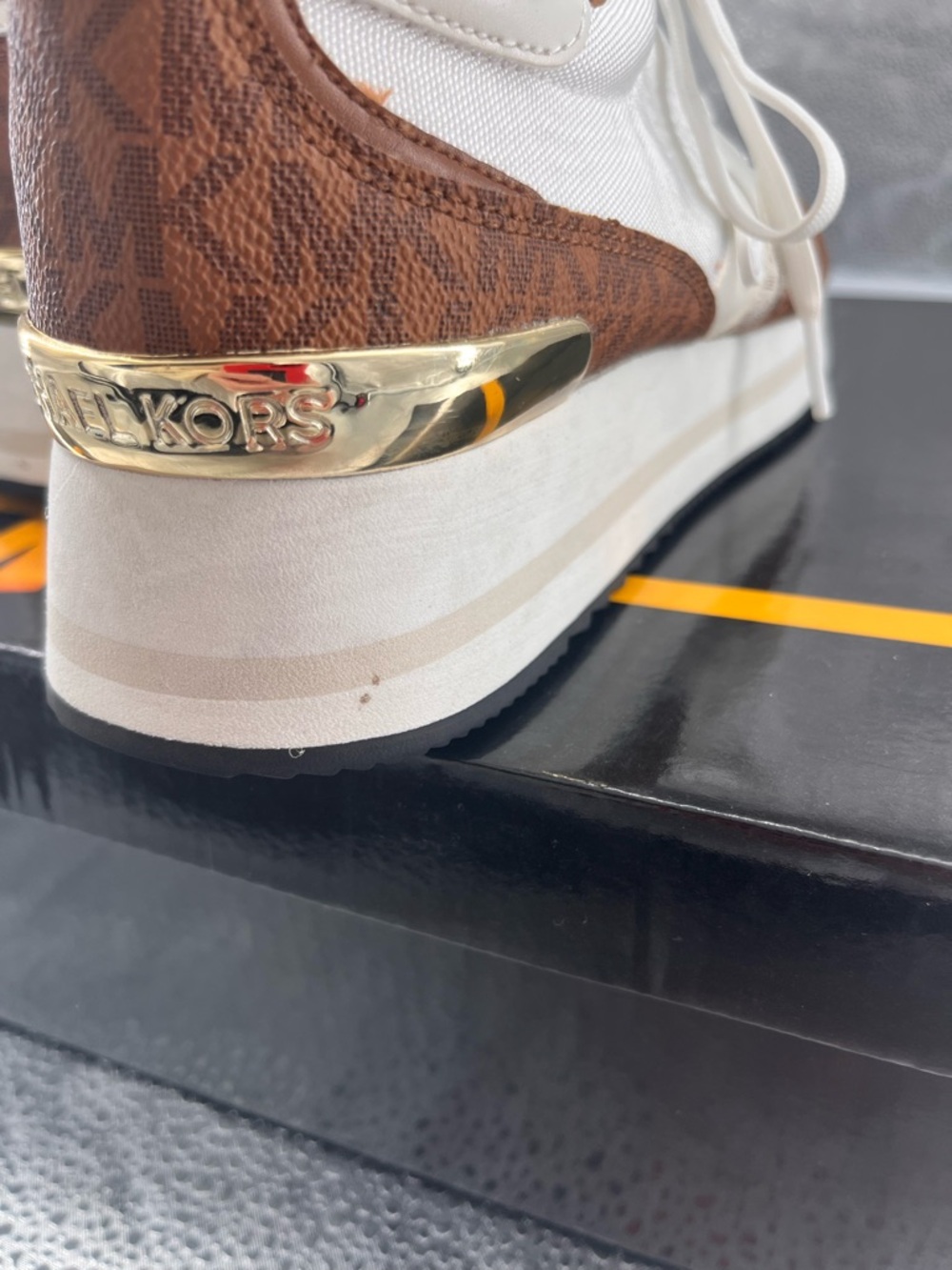 Michael Kors Women's Mariah Tan &White Trainers Platform Sneakers Size 10M - Picture 9 of 12